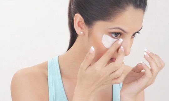 How To Remove Makeup While Brightening Your Skin